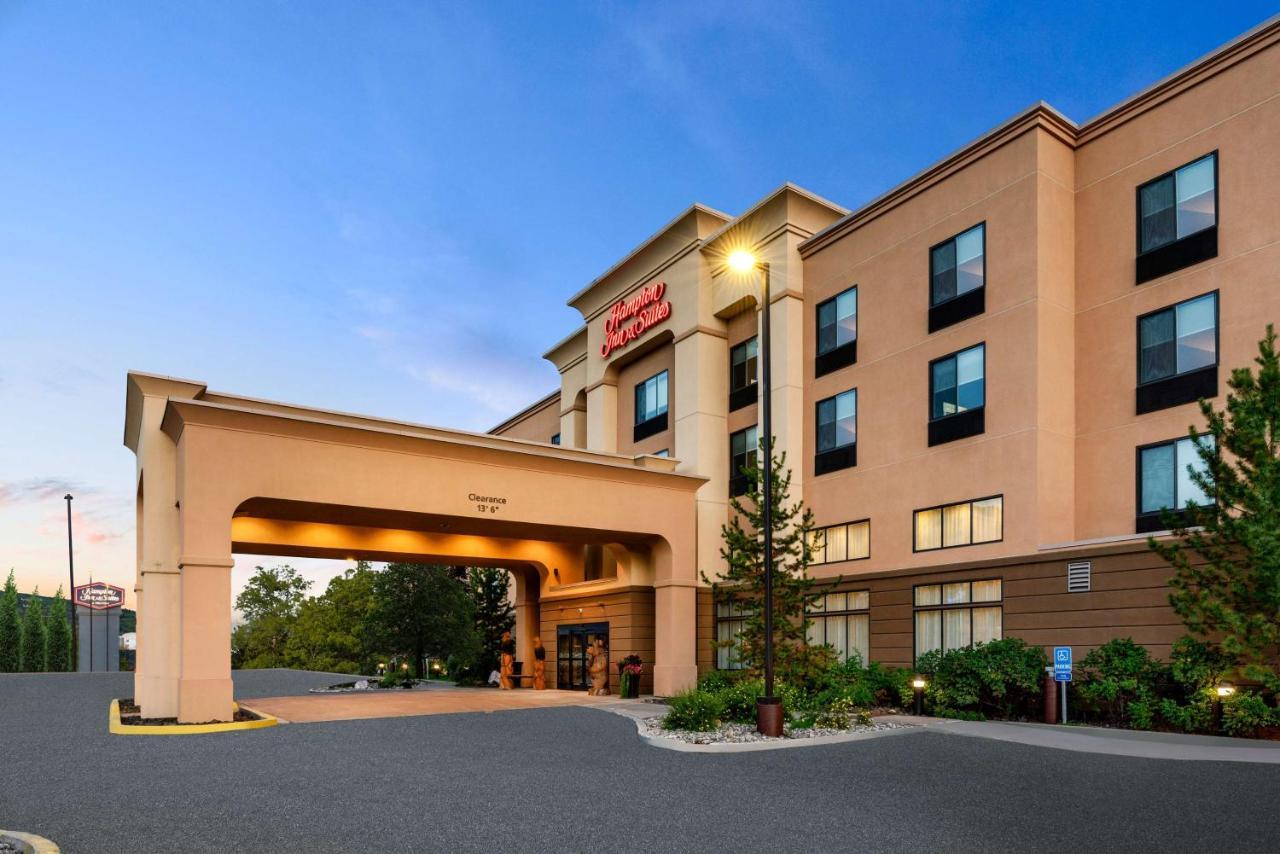 Hampton Inn & Suites Fairbanks Exterior photo