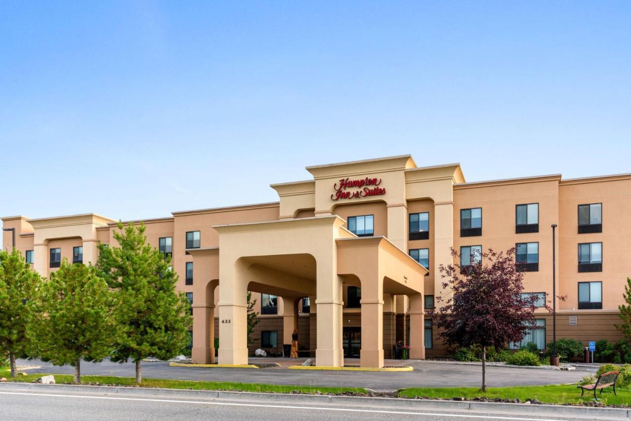 Hampton Inn & Suites Fairbanks Exterior photo
