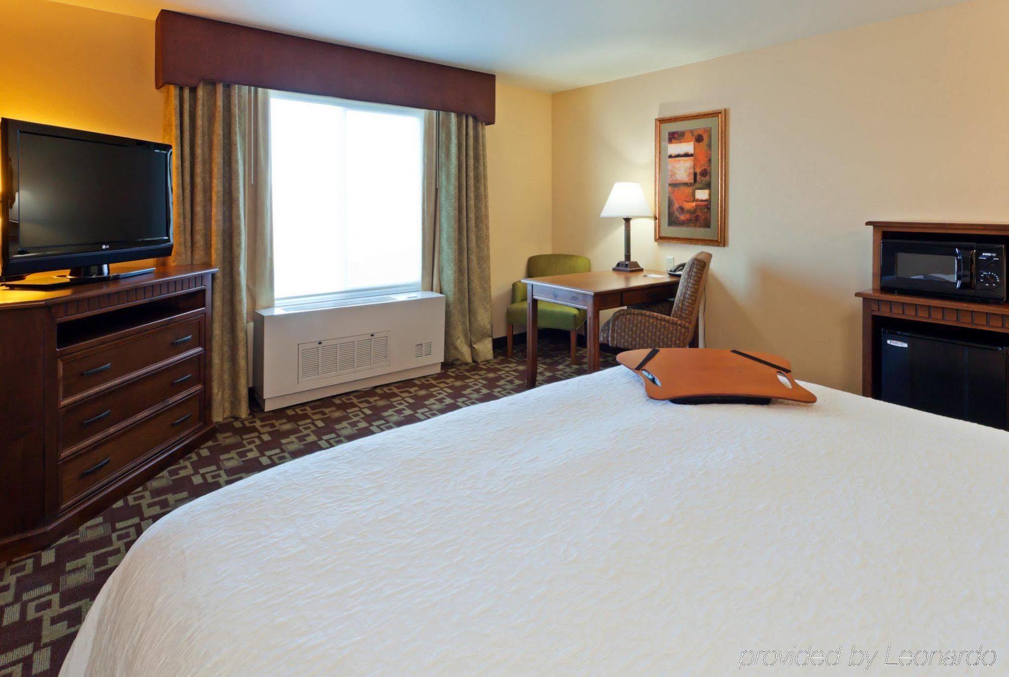 Hampton Inn & Suites Fairbanks Room photo