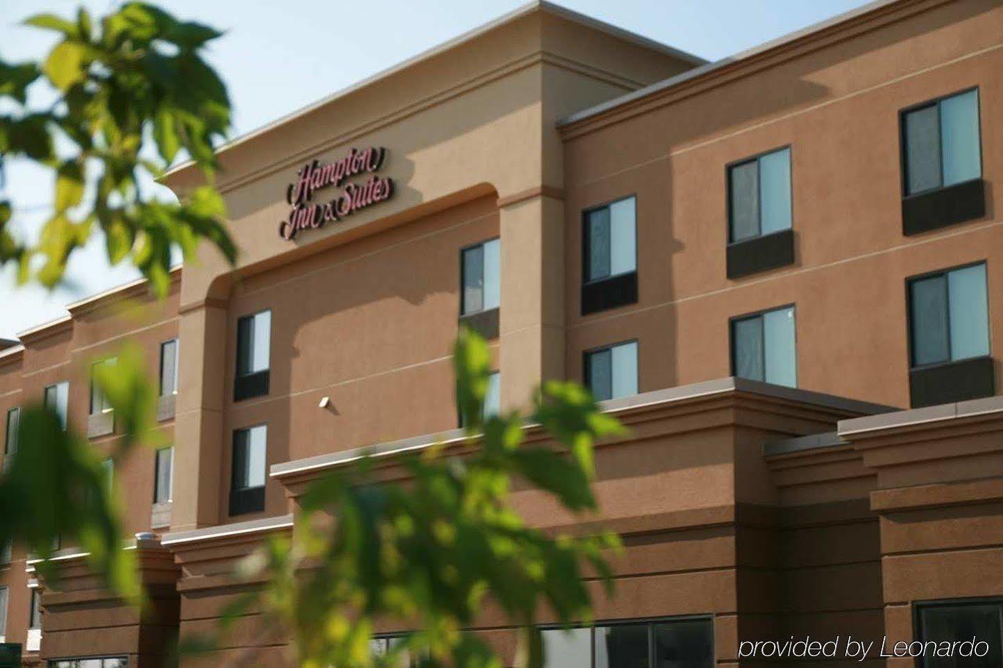 Hampton Inn & Suites Fairbanks Exterior photo